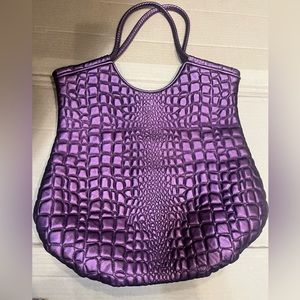 excellent condition minor wears nothing noticeable.It includes the wallet